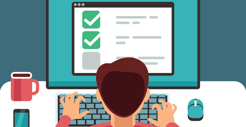 Joven en escritorio con un computador